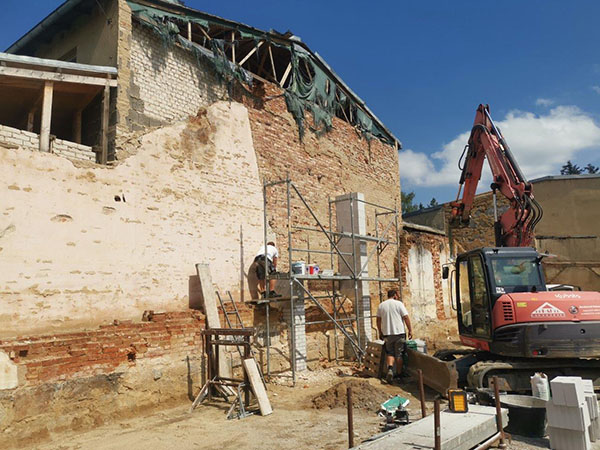 Sanierung Mauer und Neubau Garagen
